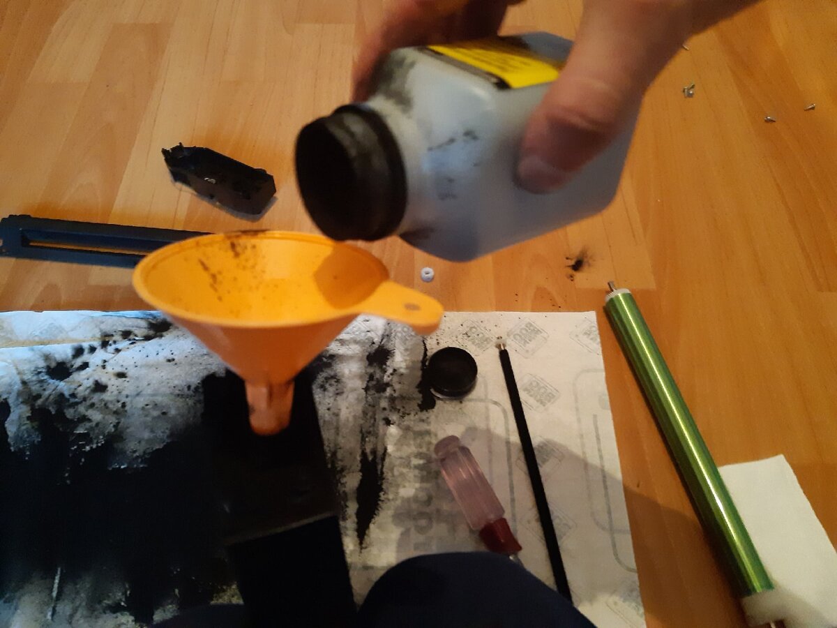 Как самому заправить картридж принтера в домашних условиях. Эта статья рассчитана на людей, которые впервые задумались заправить свой принтер.-7