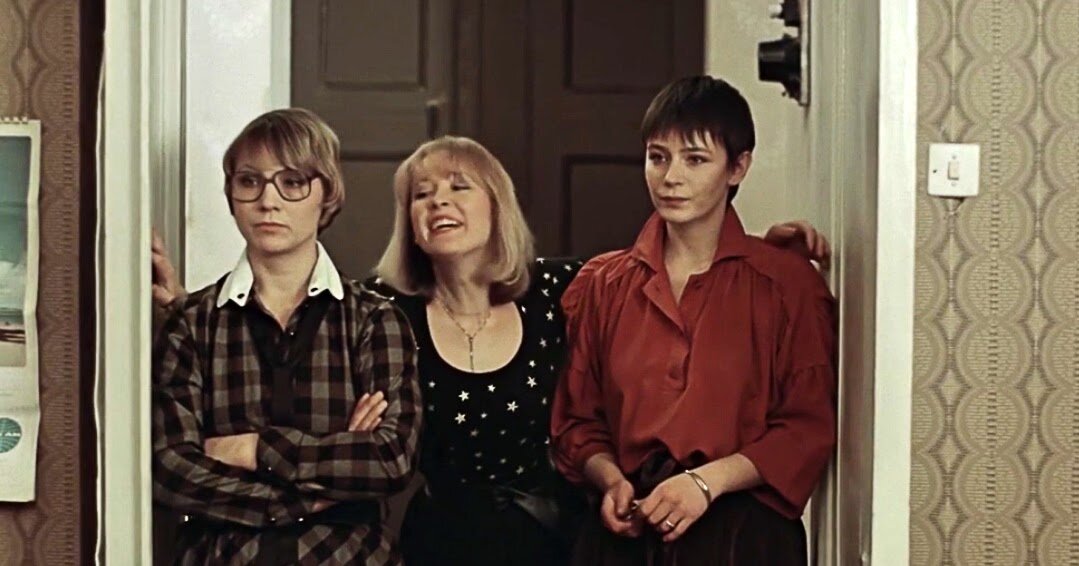 На мой взгляд, Валя самая симпатичная из трёх подруг, но и самая проблемная. Кадр из фильма "Зимняя вишня". Источник фото - sboy.net