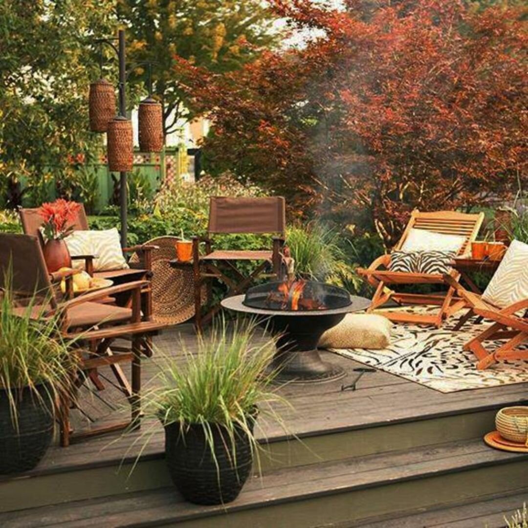 Дачный уют. Интерьер сада. Место отдыха в саду. Красивые уголки на даче. Зона отдыха на даче.