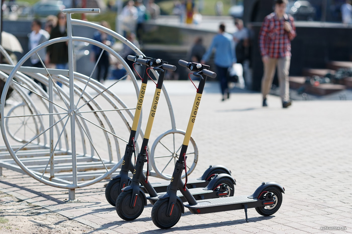 Whoosh bike. Электросамокат кикшеринг. Кикшеринг электросамокатов. Электросамокат Шеринг. Eleven самокаты.