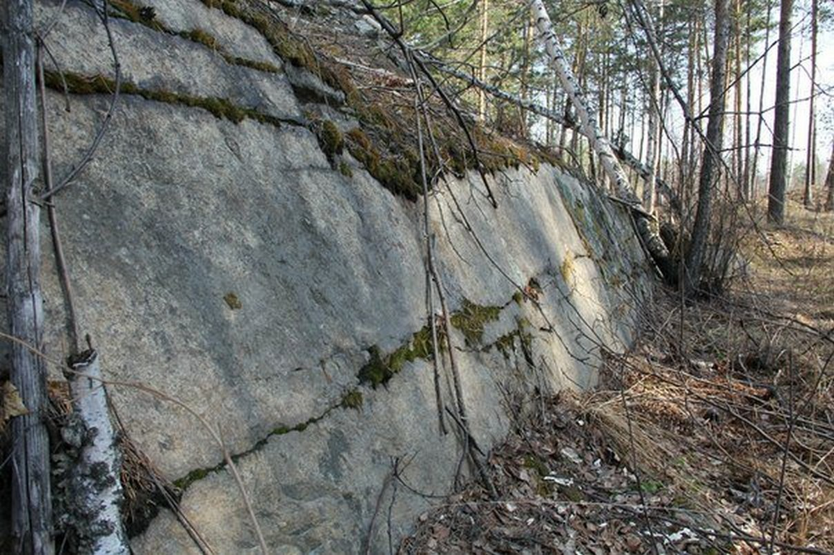 Планческая щель мегалиты