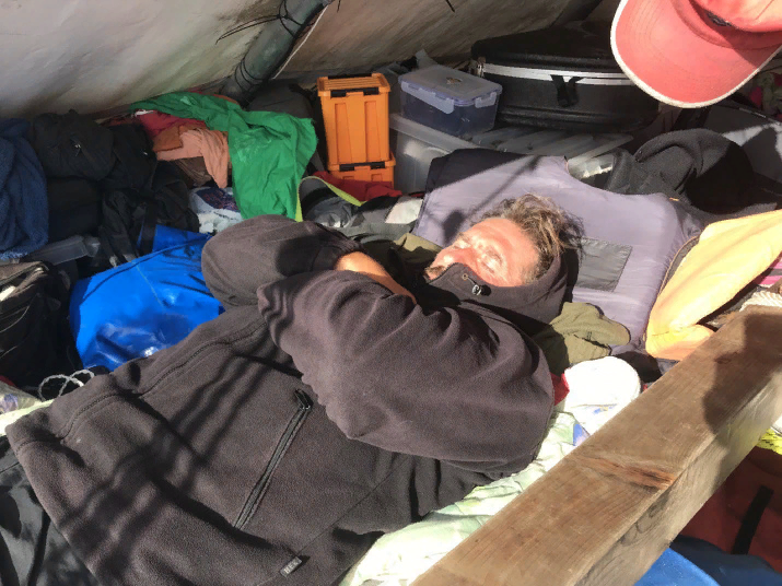 Отдых перед трудной вахтой. Фото участников экспедиции 