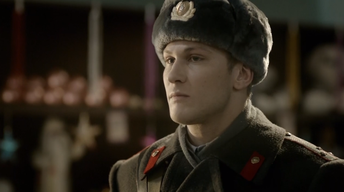 Кадр из кинофильма "Мосгаз. Дело № 4: Шакал", 2016 г., режиссер Евгений Звездаков, сценарист Зоя Кудря, композиторы Антон Шварц, Денис Новиков, Дмитрий Чижевский (скриншот)