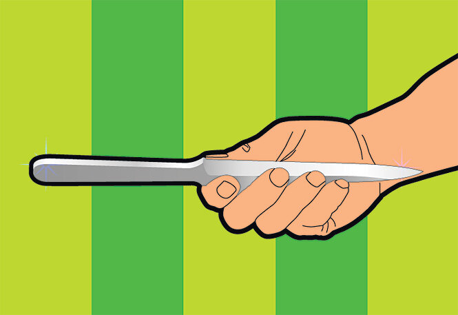 Как правильно передавать нож. Передает нож. Техника метания ножей. Правильно метать ножи.