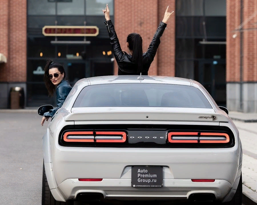 фото: "Рули, блондинка!"