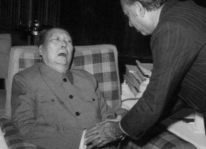Мао Цзэдун на встрече с премьер-министром Пакистана 27 мая 1976 года/ © alphapedia.ru