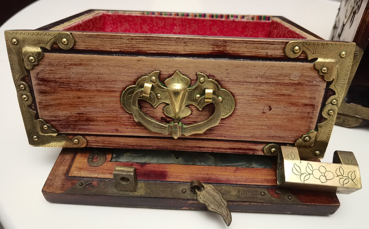 Зачистка латуни (нижний ящик+замок) 