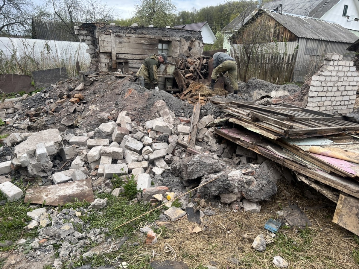 Разборка старой бани из шлакоблока 