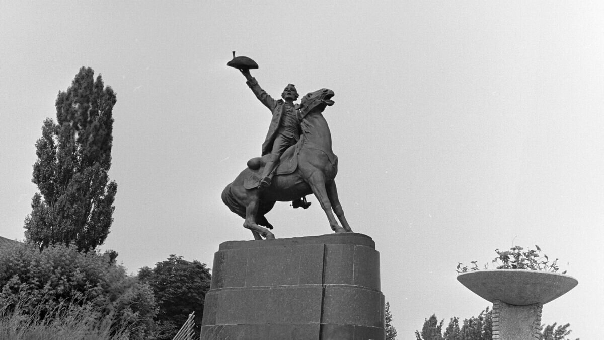    Памятник Александру Суворову в городе Тульчин© РИА Новости / Мельник