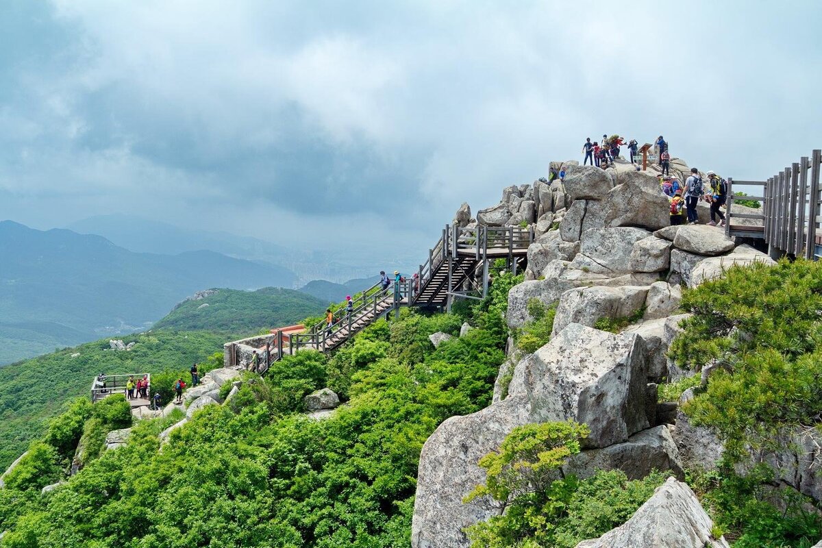 Замбия водопад виктория. Рорайма (гора, гайана, венесуэла, бразилия. Замок в нормандии сен мишель. Церковь лас-лахас. 10 мест которые стоит.