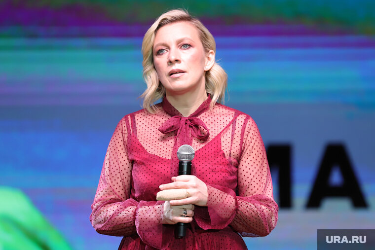    Мария Захарова не сдержала слез во время интервью актеру Вячеславу Манучарову