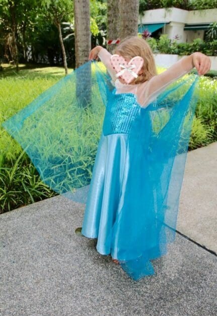 Фотография готового костюма спереди и сзади