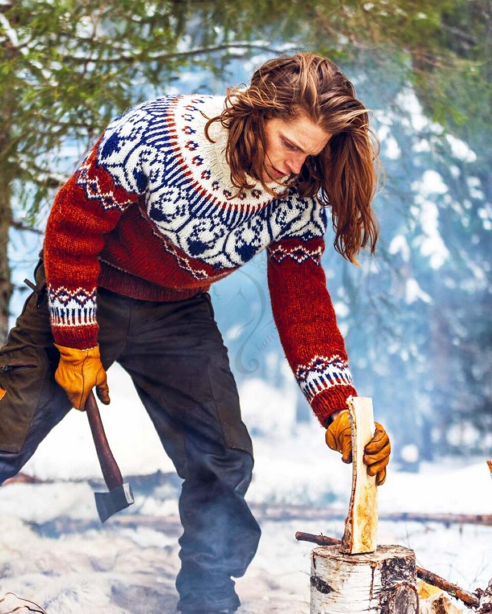 Приветствую всех увидевших! Здоровья, Здоровья, Здоровья! Берегите себя! 
Исландский лопапейса – это свитер из шерсти с кокеткой по кругу, бесшовный, связанный снизу вверх. Кокетка свитера вывязывается в технике «жаккард» в виде различных оригинальных узоров, как орнамент – это и традиционные скандинавские снежинки, ромбы, зигзаги, волны, животные, растения или что-то абстрактное. Рисунок расходится лучами от горловины к плечам. Тонкие полосы такого же узора вывязывают на манжетах и по низу свитера, сам свитер обычно однотонный.
Повторюсь, лопапейсы вяжутся СНИЗУ ВВЕРХ и НИКОГДА !!! в обратном порядке!

