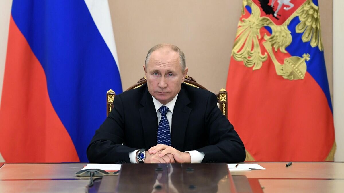    Президент РФ Владимир Путин проводит оперативное совещание с постоянными членами Совета безопасности РФ в режиме видеоконференции© РИА Новости / Алексей Никольский