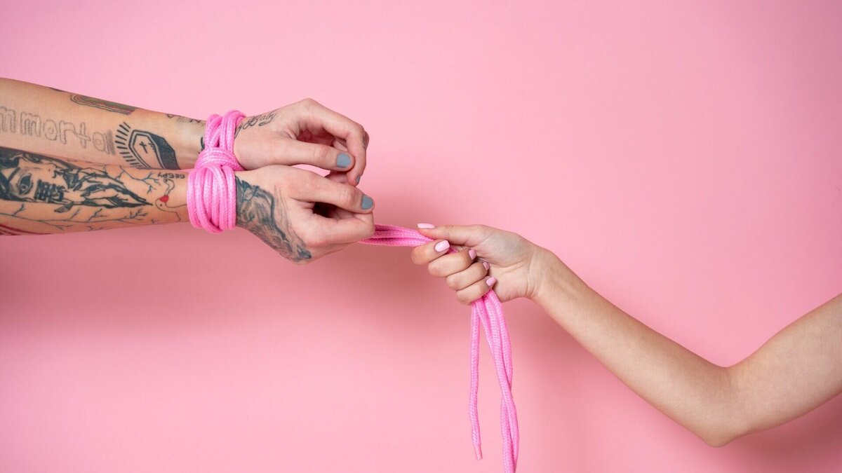     Жители Ростова готовятся положить под елку вторым половинкам секс-игрушки и эротические костюмы, об этом корреспонденту RostovGazeta рассказала сотрудница одного из ростовских секс-шопов Анастасия Шеина (фамилия героини изменена по ее просьбе).