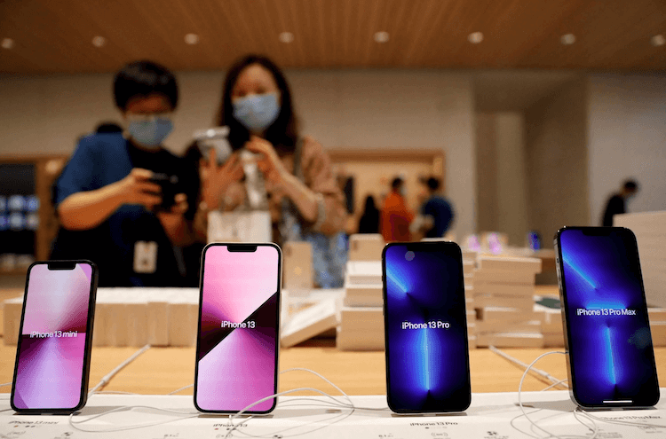    Телефоны стали продаваться хуже. Но не iPhone