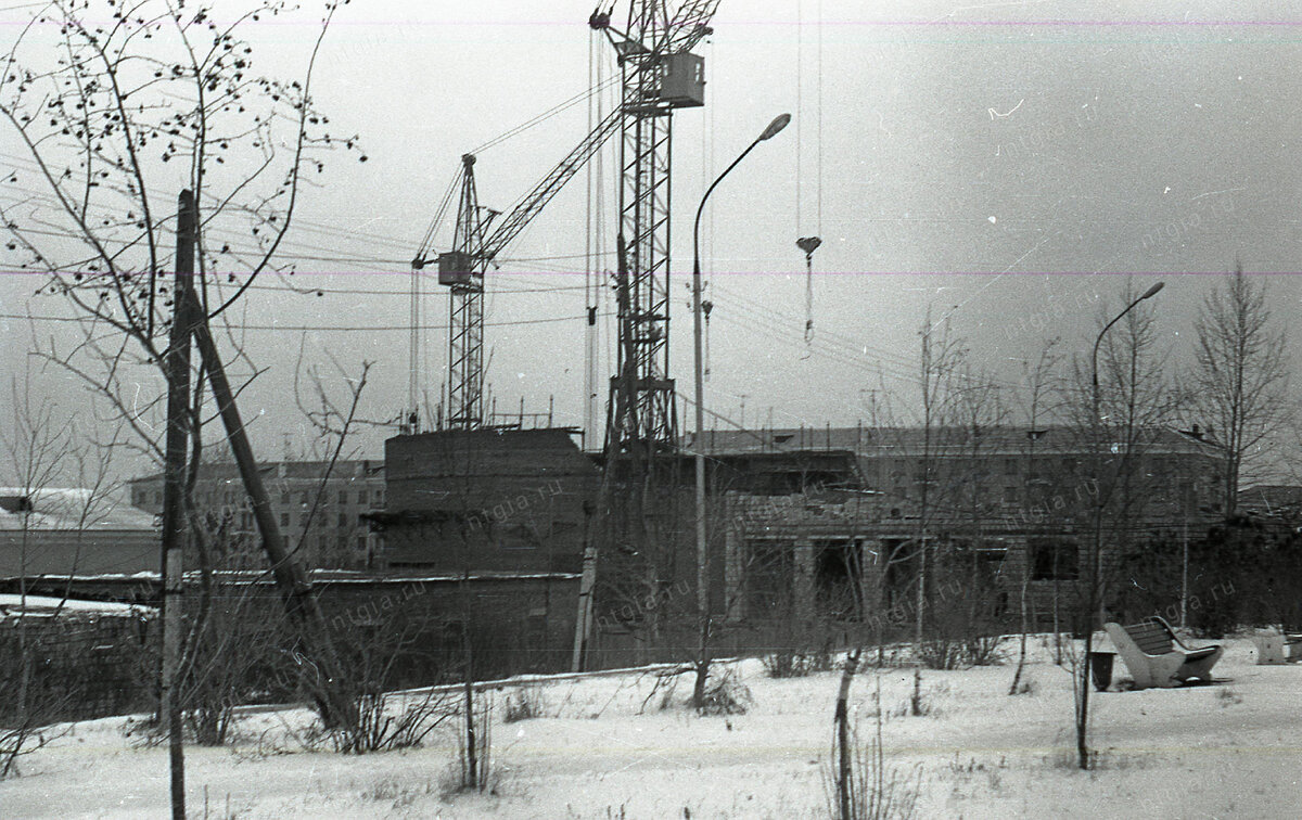Строительство дома политического просвещения, 1980 г. 