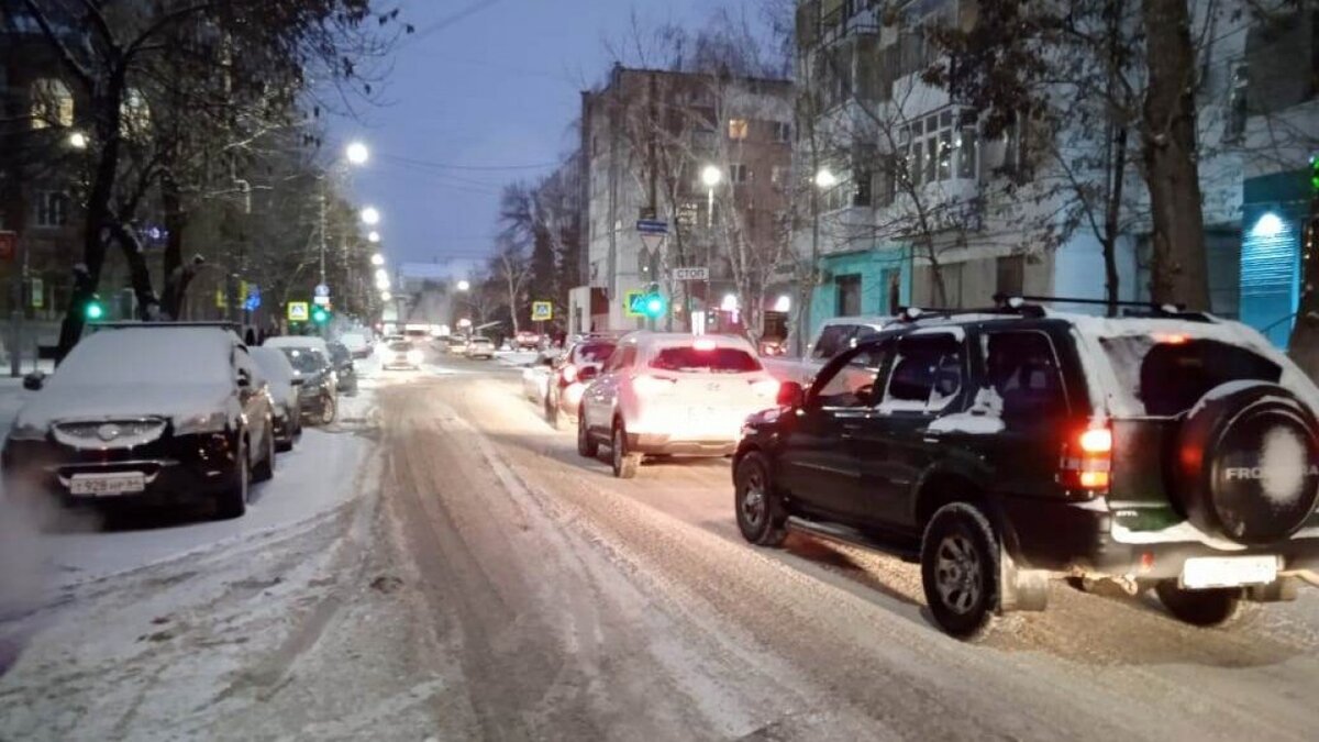    В Саратове возникли 9-бальные пробки из-за снегопадаНовости Саратова и области – Сетевое издание «Репортер64»