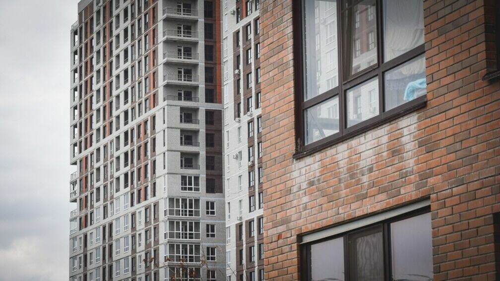     Российский премьер Михаил Мишустин утвердил продление программы льготной ипотеки на полтора года - до 1 июля 2024 года. Получить льготный кредит по ставке до 8% годовых можно на покупку жилья в новостройках, возведение частного дома или покупку земельного участка для его строительства.