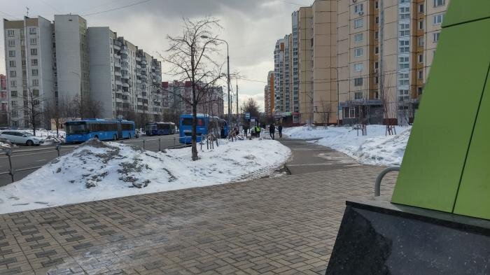 Сейчас в Жулебино живут 219,6 тысяч человек - такой небольшой городок.