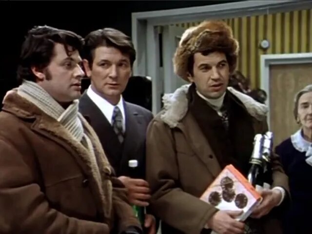 Какие вкусные зефииииркииии! Слушайте а чего это у Белявского в лапах?)) Неуж боржомчик?)))