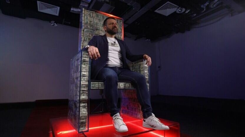     Как стало известно редакции "Новых Известий", в Москве произошло удивительное и резонансное ЧП. В здании SOK Rybakov Tower злоумышленник покусился на "Денежный трон Х10", состоящий из одного миллиона долларов.