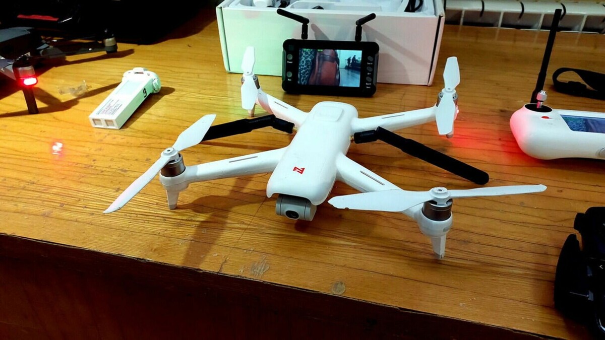     Запрет запускать беспилотники для всех граждан на территории Волгоградской области имеет обратную сторону медали. Волгоградский фотограф, занимающийся в том числе съёмками с дронов, прокомментировал это решение.