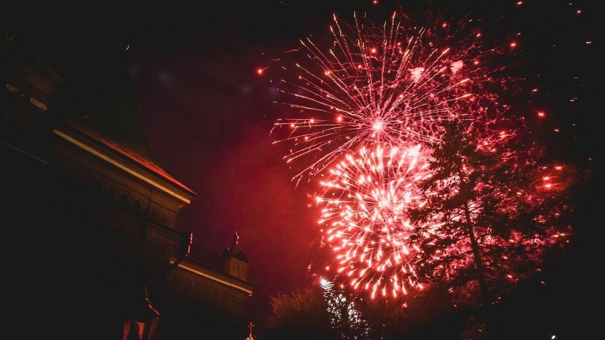    Жительница столицы Карелии поделилась впечатлениями после новогодних залпов фейерверков. Об этом она рассказала в социальных сетях.