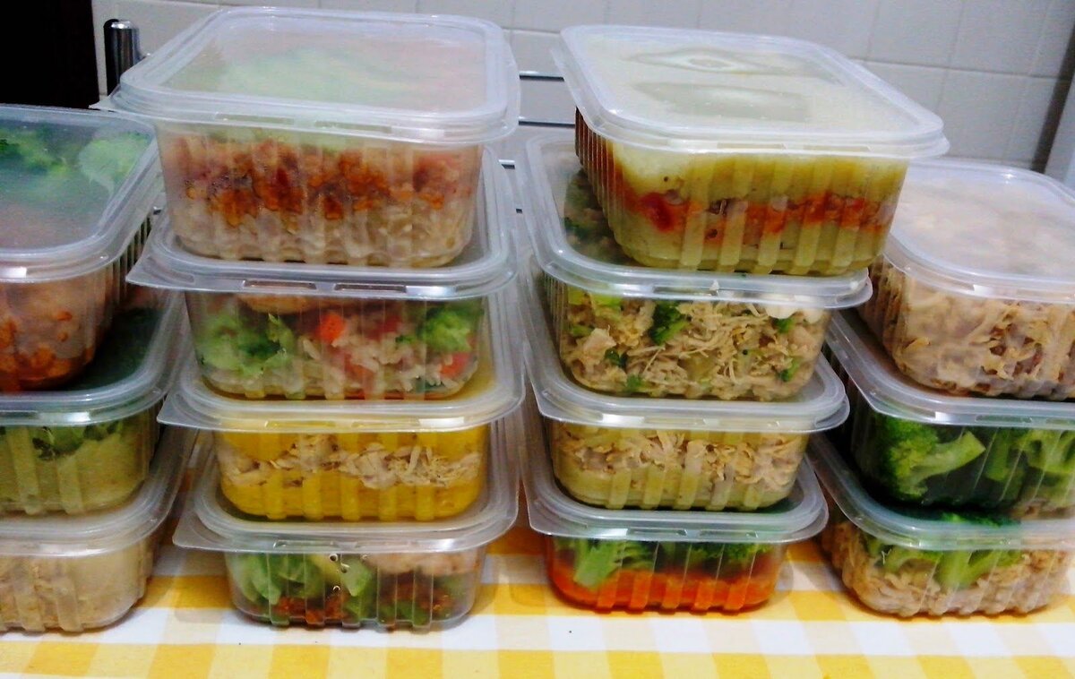 морозильная камера с продуктами. готовые обеды для заморозки. что можно заморозить из готовых блюд. что можно заморозить из готовых блюд. контейнер для еды заморозка.