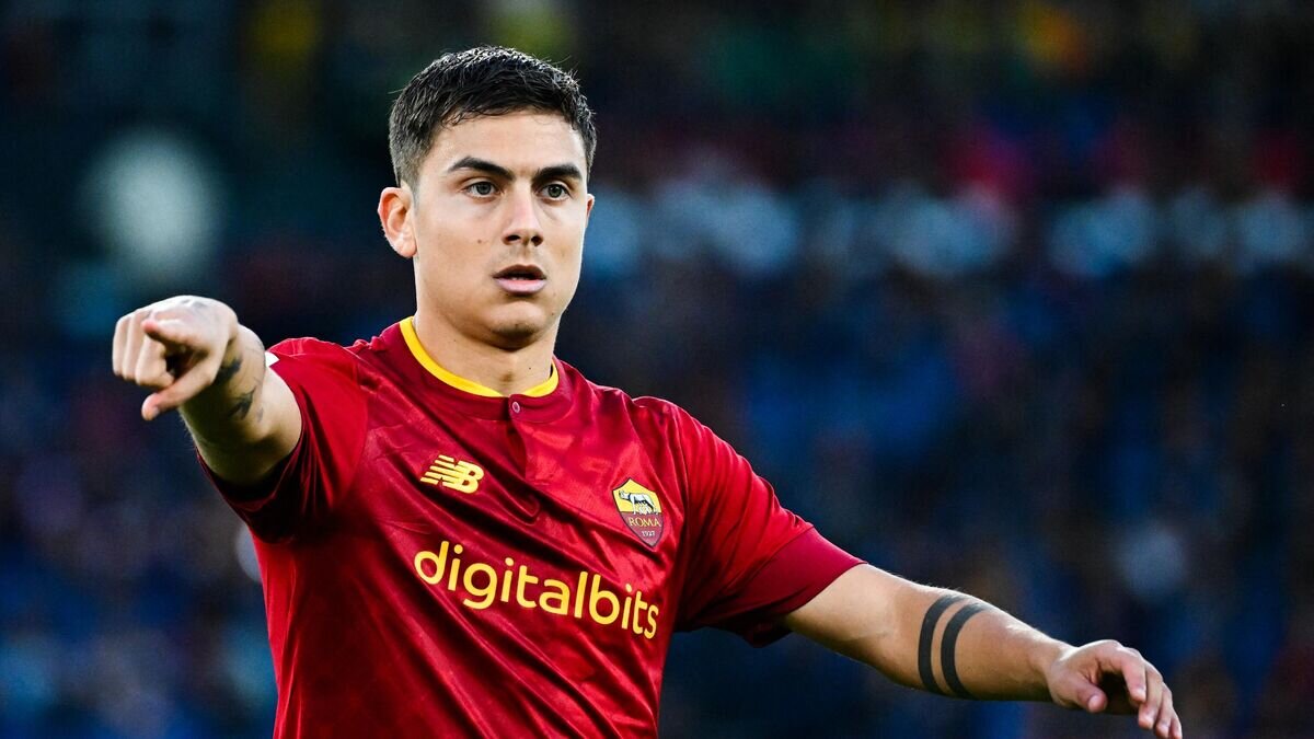    Футболист "Ромы" Пауло Дибала© AFP 2023 / ANDREAS SOLARO