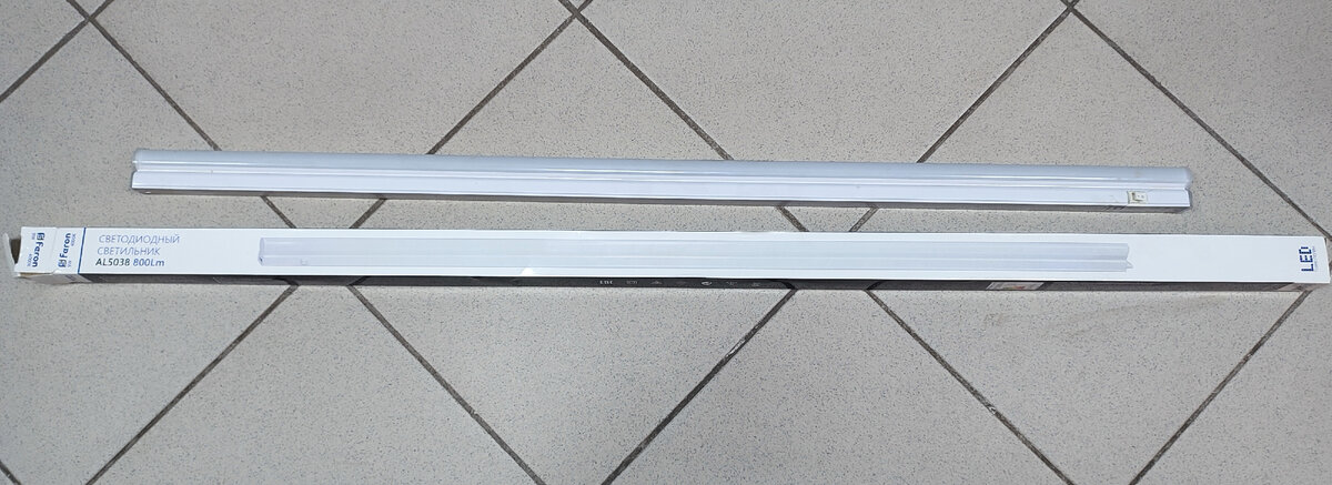 вот такой вот. почти метровый светильник.