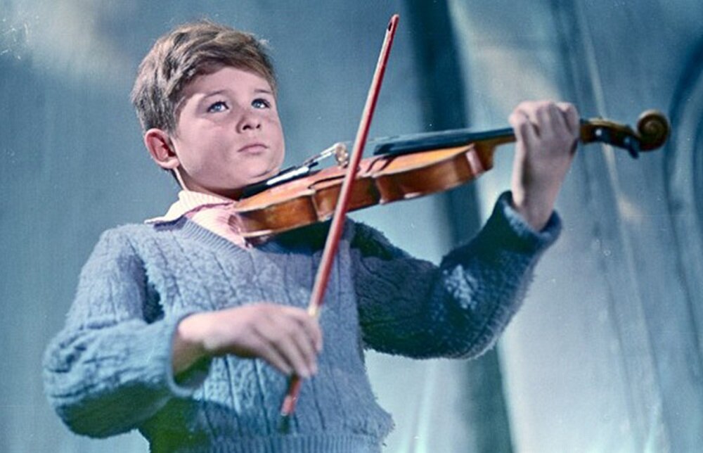 Кадр из фильма «Каток и скрипка» (1960). Скриншот. 