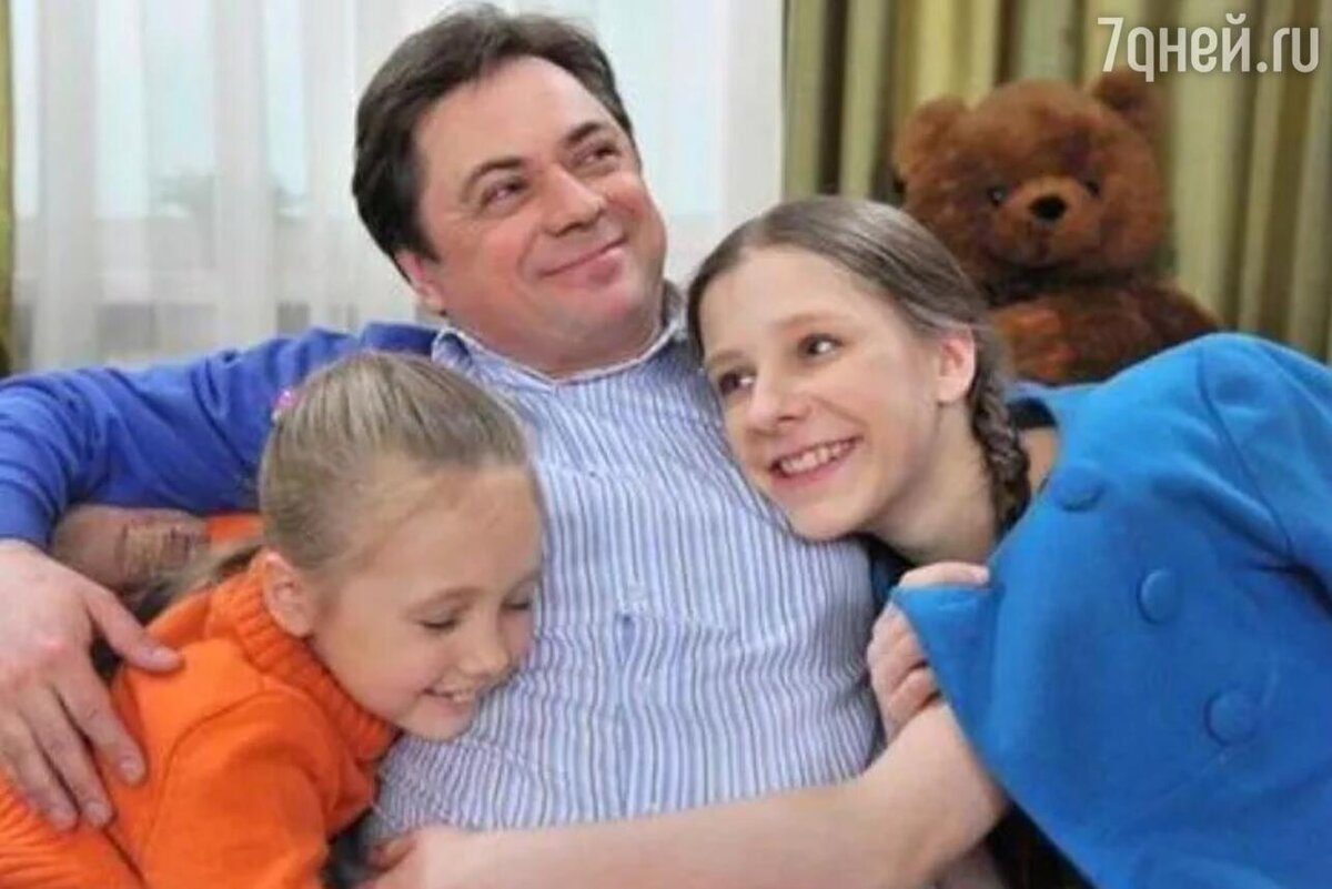Андрей Леонов с семьей