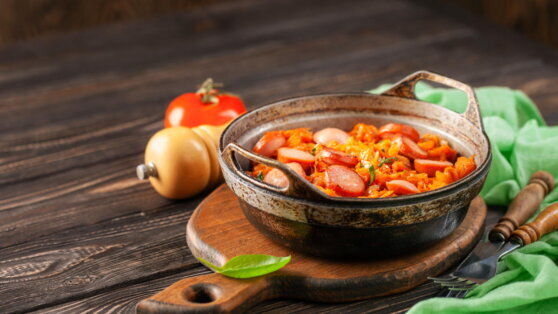    Недорого и вкусно: солянка с сосисками на сковороде Артем Путинцев