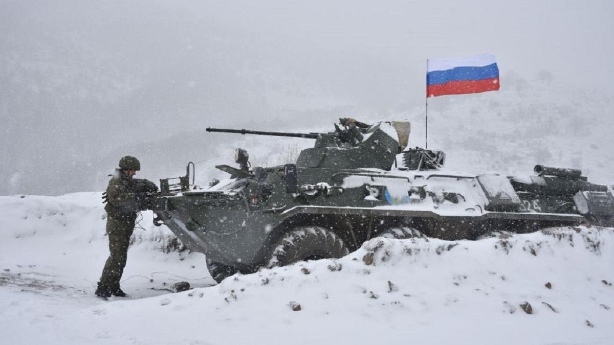    БТР с российским флагом:Karen Minasyan/AFP/Getty Images