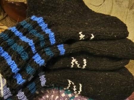    Жительницы Первомайского района вяжут носки и перчатки для участников СВО Кристина Просвиркина