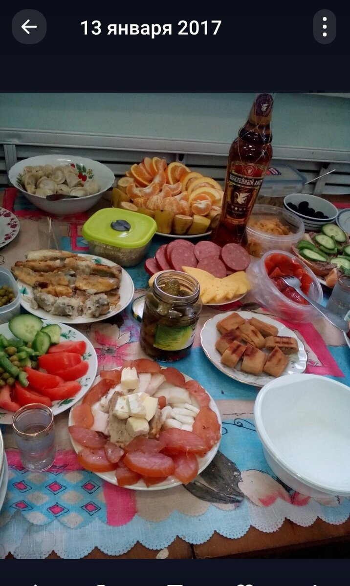 Накануне старого нового года 2017, фото автора. Чем богаты, тем и рады.