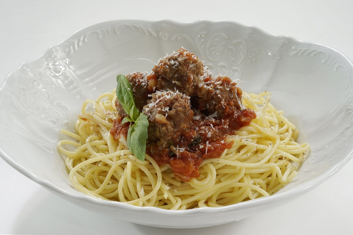 Кворн болоньезе. Лапша по флотски с фаршем. Макароны по флотски с томатной пастой. Паста с говяжьим фаршем. Паста с говяжьим фаршем.