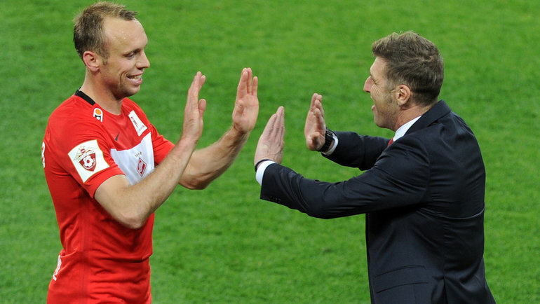    Денис Глушаков и Массимо Каррера.Александр Федоров