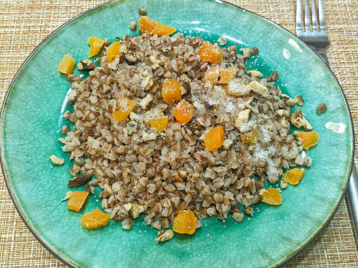 Гречка, курага, грецкие орехи, кофе