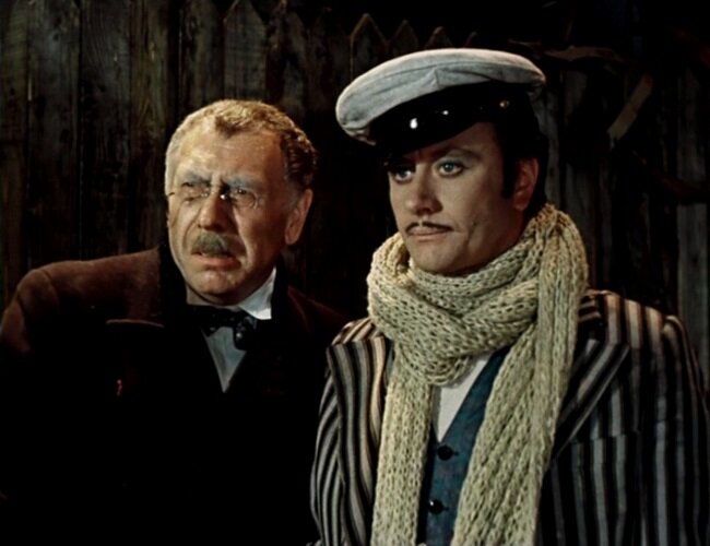 Кадр из фильма «Двенадцать стульев» (1976). Скриншот.