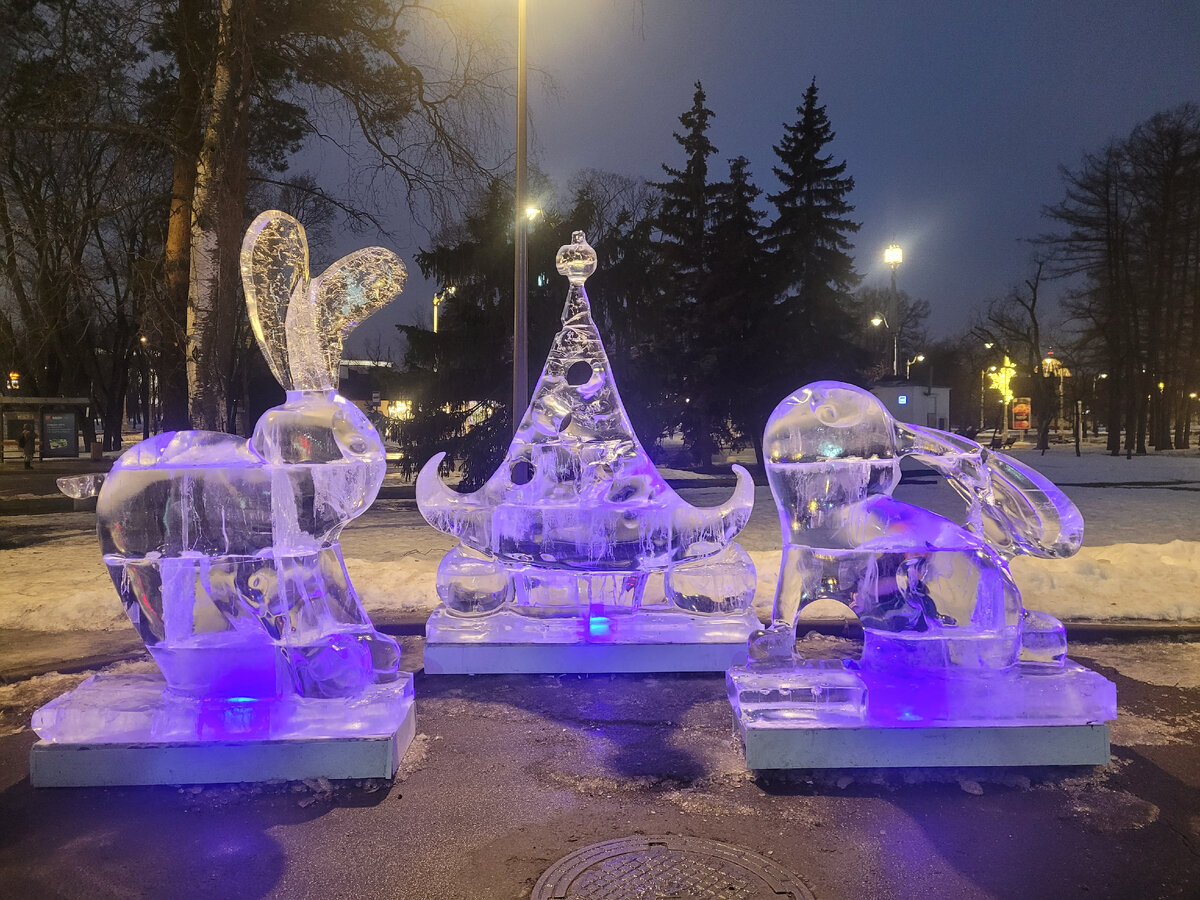 Тающие скульптуры на ВДНХ. Все фотографии в данной статье сделаны мной