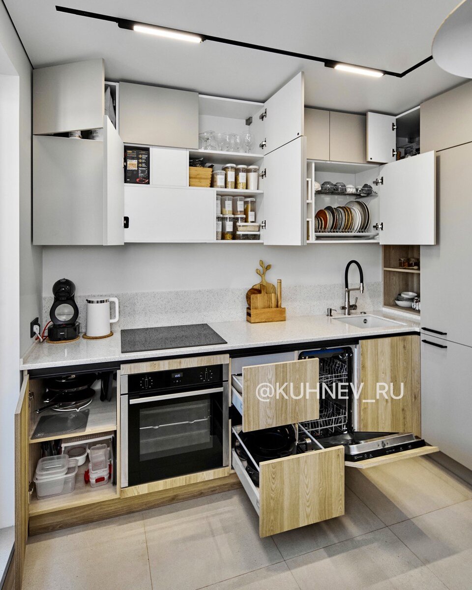 Кухня от Кухнев. Листайте галерею, чтобы рассмотреть готовую кухню