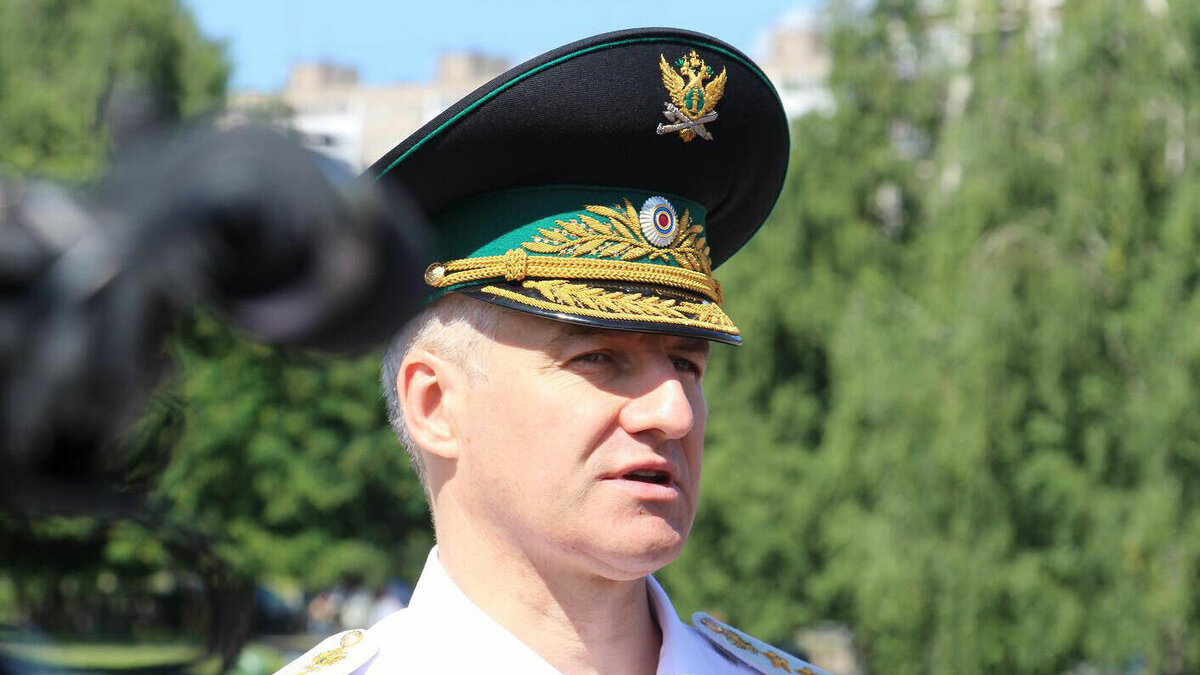    Артур Парфенчиков 31 января на совещании о развитии Кемского района вспомнил о своем прокурорском и «приставном» прошлом.