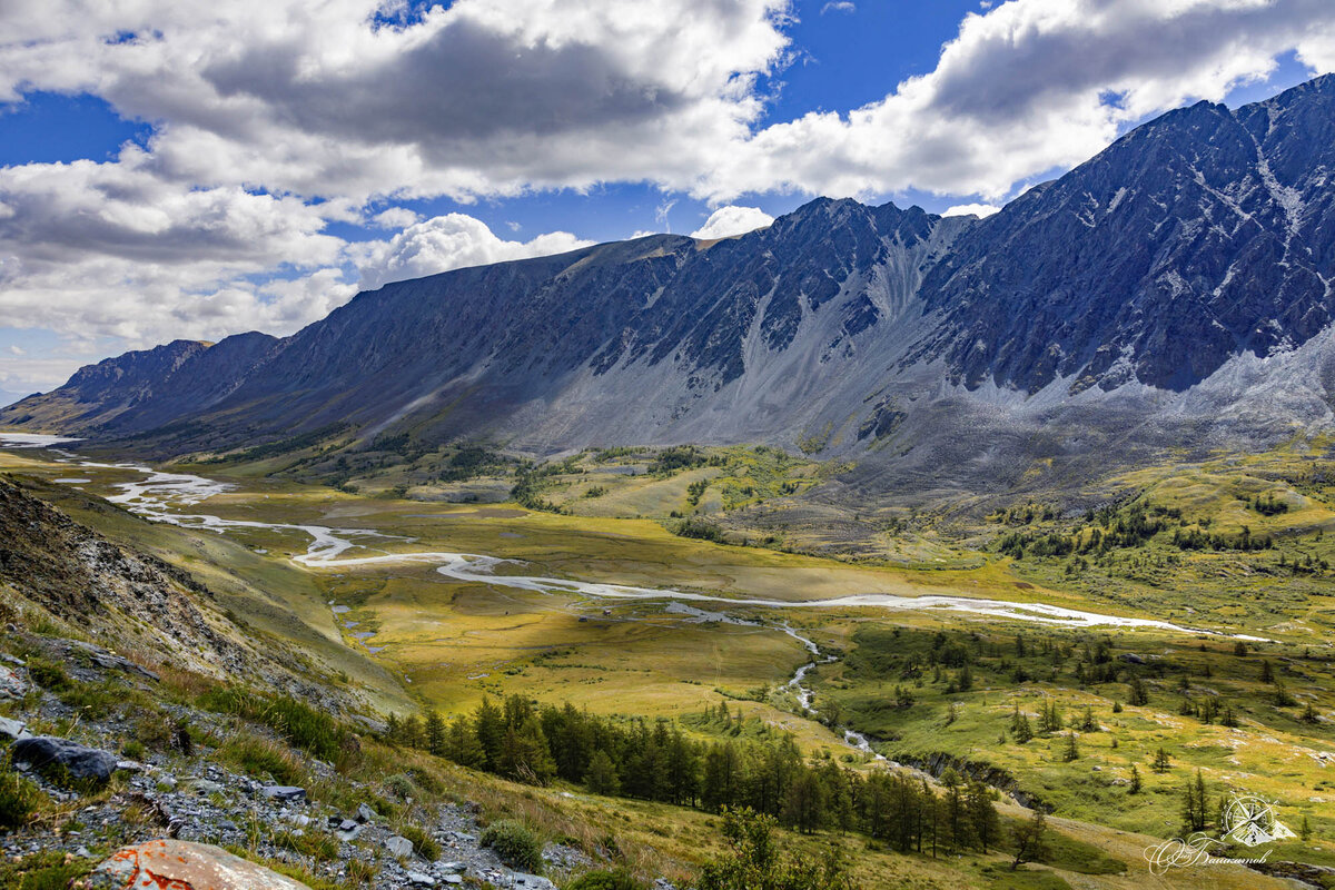Река Верхний Тураоюк впадает в Аккол. Вид с начала спуска с каньона.