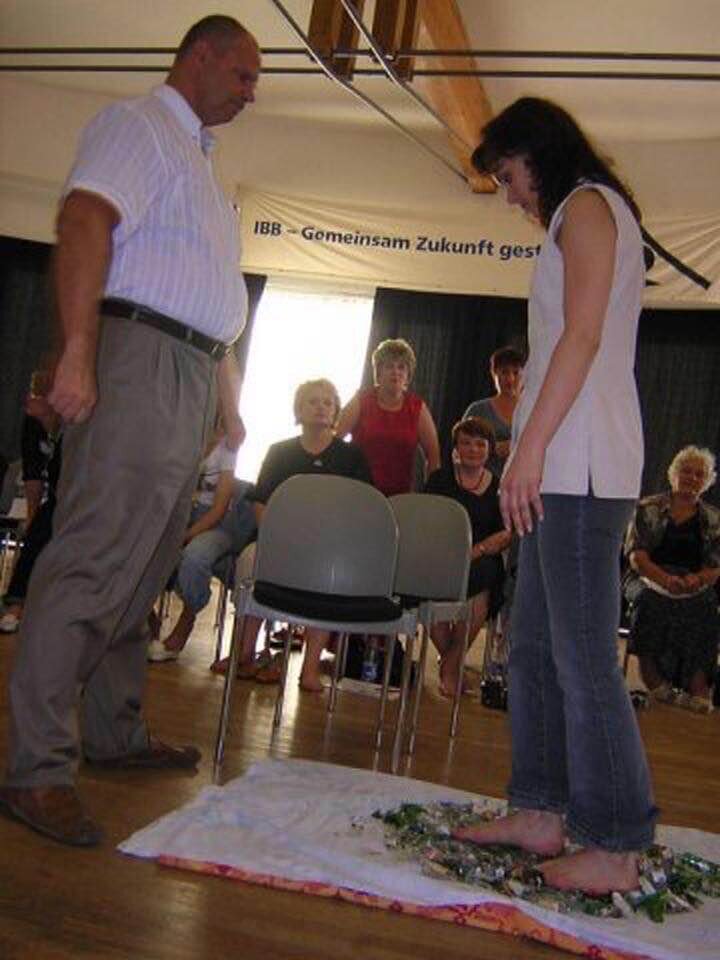 Идем по стеклам.