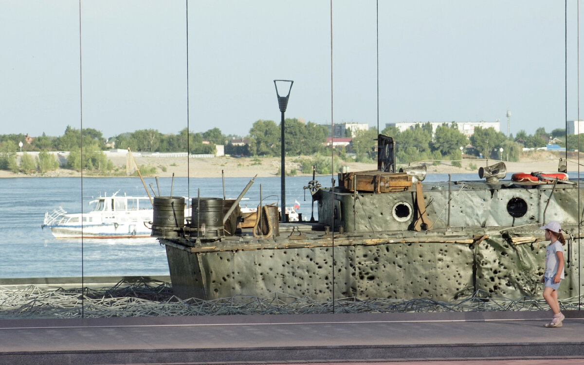 Подъём бронекатера "БК-31" из воды