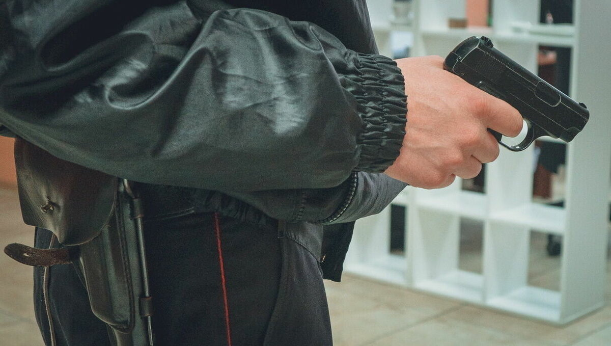     В Ростовской области бандиты с погонами собирали деньги с водителей, что вызвало бурные обсуждения в соцсетях.