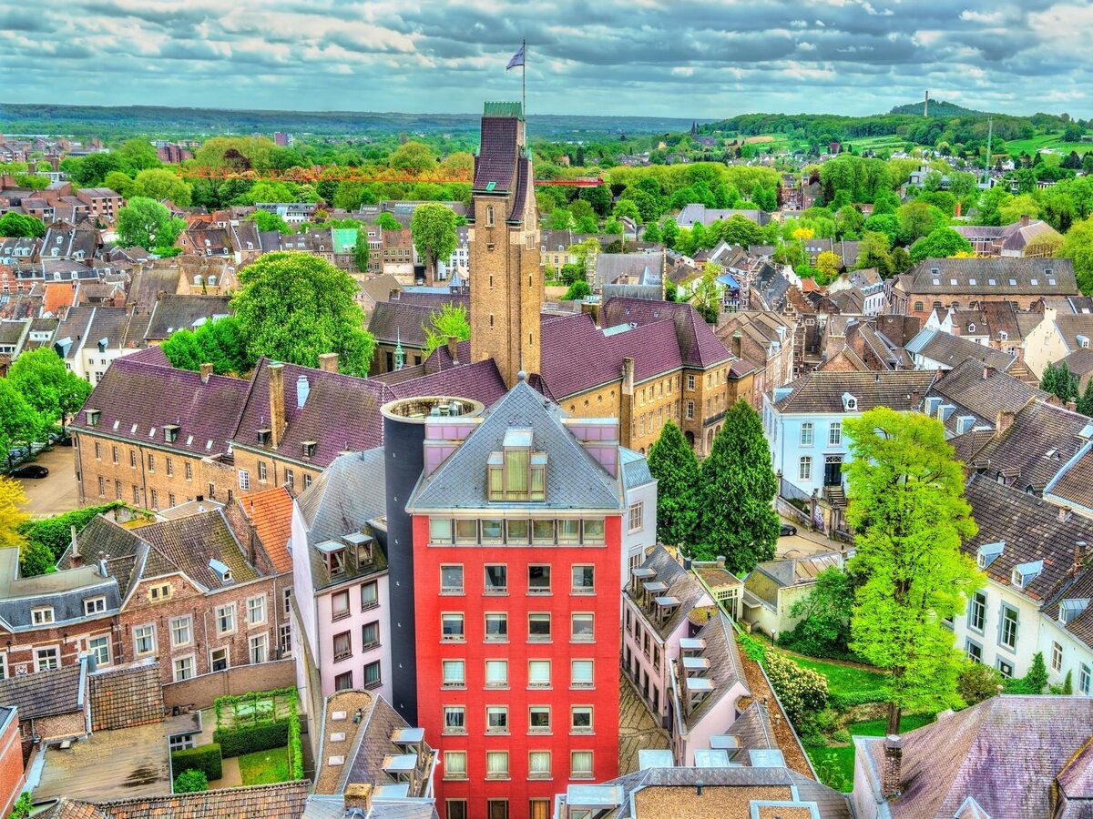 Маастрихт – город в Нидерландах, где все торжественно согласились с правилами