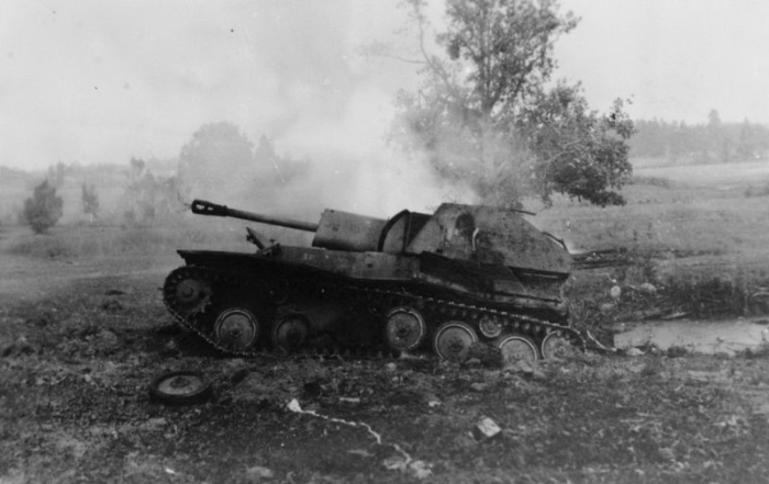 Подбитая Су-76М